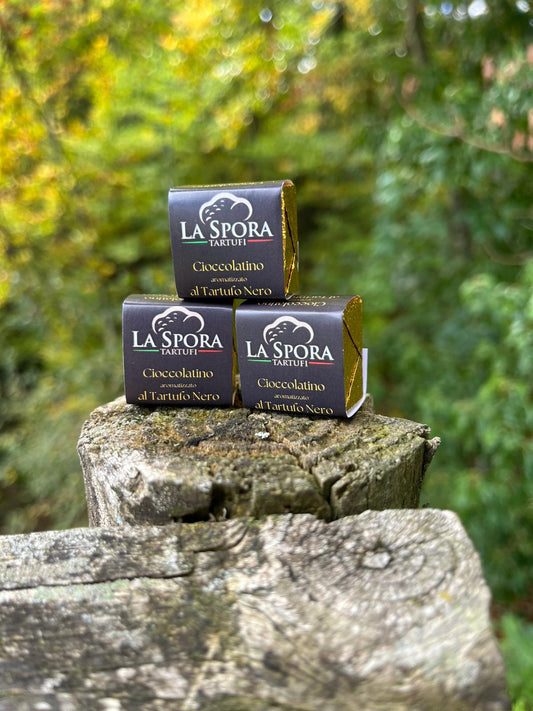 Dressing based on extra virgin olive oil with black truffle